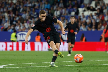 Férmin López slots in Barcelona’s second goal