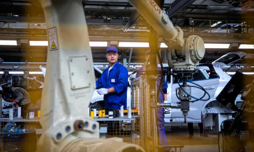 China manufacturing index decreasingepa07961966 A man supervises a robot hand in the BYD (Build Your Dreams) electric car factory in Xi’an, Shaanxi province, China, 14 October 2019 (issued 31 October 2019). China’s manufacturing purchasing managers’ index (PMI) foaled for sixth month in a row, according to official data released on 31 October. The ongoing contraction illustrates a worsening business climate, despite Beijing’s efforts to spark economic growth. Media reports state that the October PMI was below expectations at 49.3 points from September at 49.8 and the lowest since hitting the 49.2 in February 2019. EPA/ALEX PLAVEVSKI ATTENTION: This Image is part of a PHOTO SET