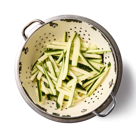 Felicity Cloake’s courgette fritti 04a