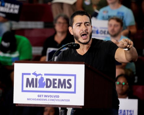 Man points at political rally