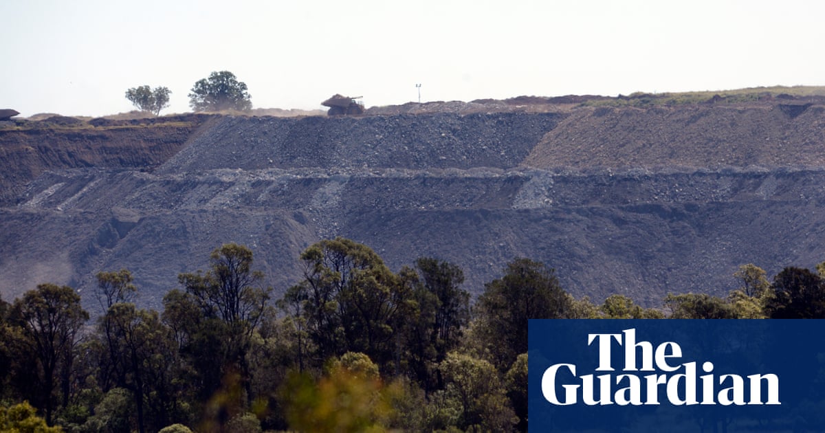 ‘Community’ group linked to mining company New Hope presses ALP candidate on coalmine support
