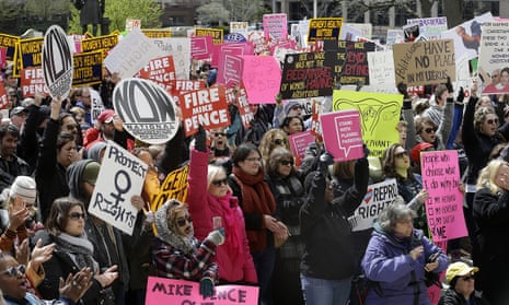 Hundreds of abortion rights supporters gather in Indianapolis on 9 April 2016.