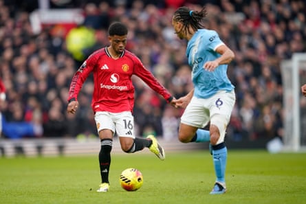Amad Diallo on the ball against Manchester City.