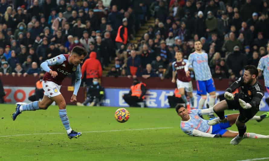 Philippe Coutinho shoots past David de Gea to secure Aston Villa a point