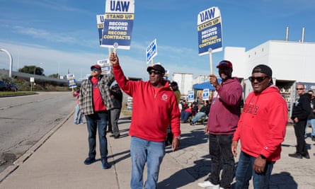 Striking workers outside the Stellantis plant in Toledo.
