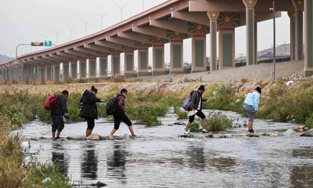 Supreme court blocks Biden from lifting Covid-era border restrictions (theguardian.com)