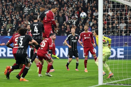 Virgil van Dijk’s towering header puts Liverpool 2-1 ahead