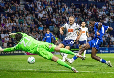 Thierno Barry of Everton scores their first goal
