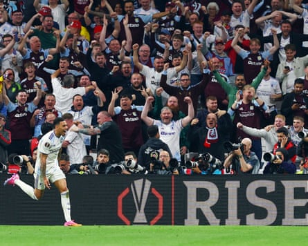 UEFA Europa League - Final - SC Freiburg v Aston VillaSoccer Football - UEFA Europa League - Final - SC Freiburg v Aston Villa - Besiktas Park, Istanbul, Turkey - May 20, 2026
Aston Villa's Morgan Rogers celebrates scoring their third goal REUTERS/Manon Cruz TPX IMAGES OF THE DAY