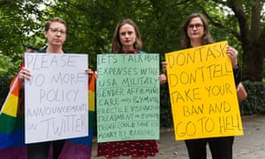 A group of demonstrators gather in front of the US embassy in England.