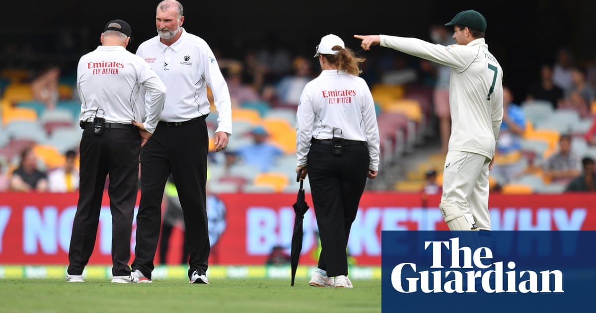 Rain frustrates Australia after bowlers put India under pressure
