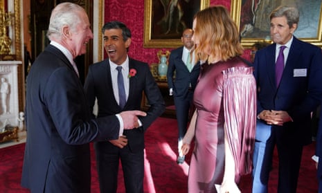 King Charles speaks to Rishi Sunak and Stella McCartney at Buckingham Palace. November 4, 2022. Jonathan Brady/Pool via REUTERS