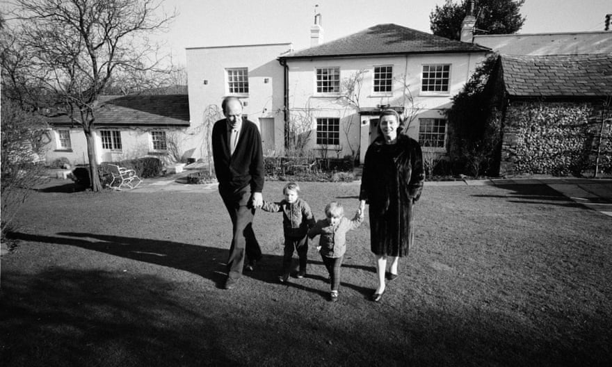Dahl with his first wife, the actor Patricia Neal, and their children Lucy and Ophelia in 1968