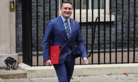Wes Streeting in Downing Street clutching a red folder