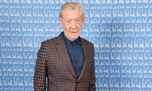 Ian McKellen has donated £40,000 to help struggling theatre workers survive the pandemic.