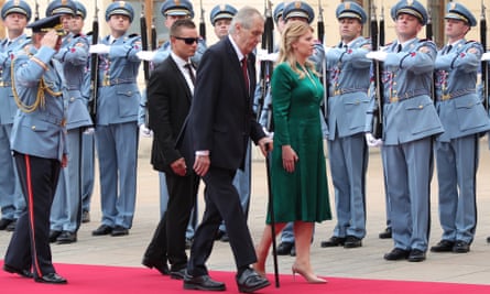 Slovak president Zuzana Čaputová and Czech president Miloš Zeman inspect a guard of honour at Prague Castle.