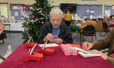 Len Dixon playing bridge. The 101-year-old bridge columnist has been dropped by the Canberra Times, a newspaper he has been filing to since 1968.