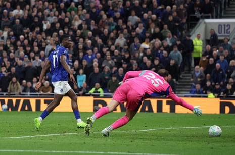 Everton's Thierno Barry scores their third goal past Manchester City's Gianluigi Donnarumma.