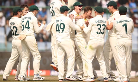 Australia celebrate Kohli's wicket