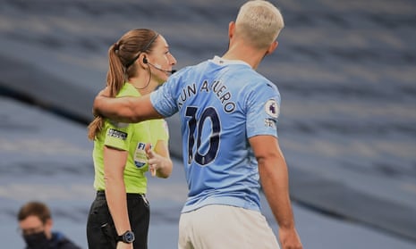 Sergio Agüero was unhappy at Sian Massey-Ellis for awarding a throw-in to Arsenal and placed his hand on her left shoulder.