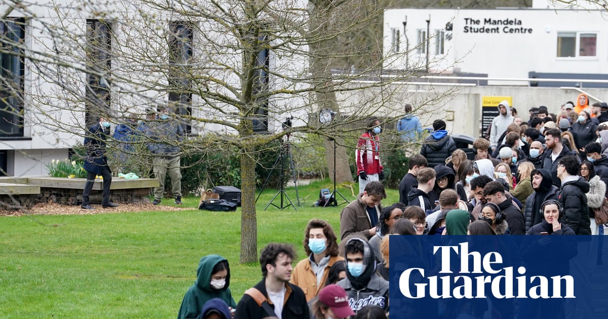 Desperate parents calling pharmacies for meningitis jab as stocks run low