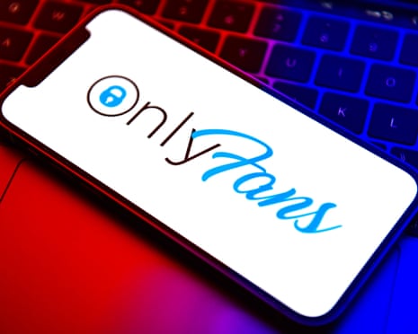 电脑屏幕上的OnlyFans平台