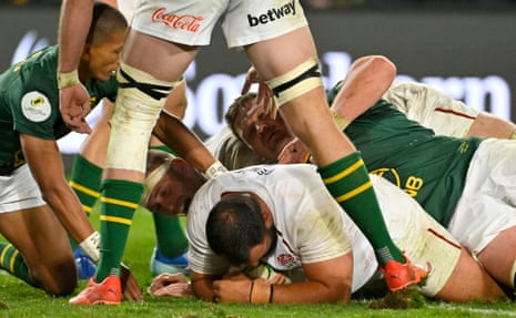 Ellis Genge scores a try