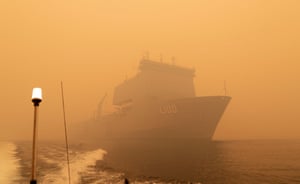 HMAS Choules off the coast of Mallacoota, Victoria, ordering residents and tourists out of the path of raging bushfires.