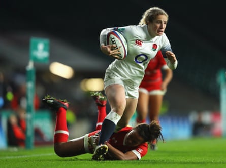 Abby Dow on her way to scoring a try on her debut for England against Canada in 2017