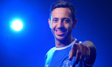 Dwight McNeil tạo khác biệt bằng sự bền bỉ và sáng tạo trong bóng đá Dwight McNeil tạo khác biệt bằng sự bền bỉ và sáng tạo trong bóng đá