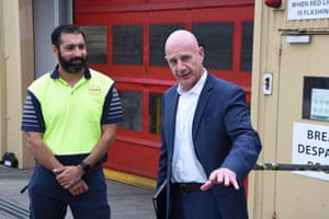 피터 고 트윈 총리는 수요일 론세 스턴에서 빵집 노동자를 만난다.