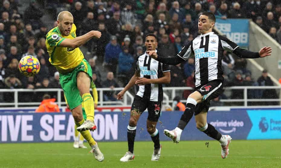 norwich s teemu pukki denies 10 man newcastle first win with powerful strike premier league the guardian