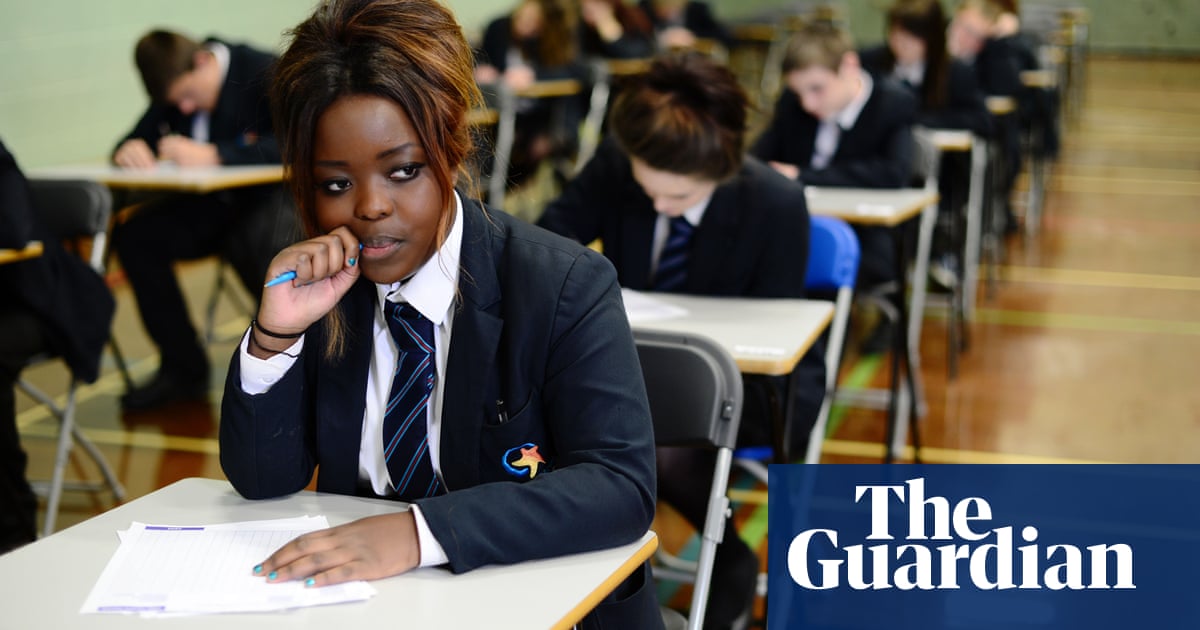 About 28,000 A-level students who want to go to university ‘have no offer’