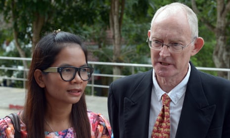 Thai journalist Chutima Sidasathian and her Australian colleague Alan Morison arrive at the provincial court in Phuket island.