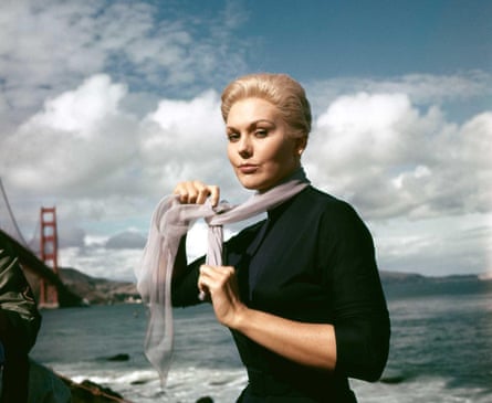 Novak ties a scarf with the Golden Gate Bridge in the background.