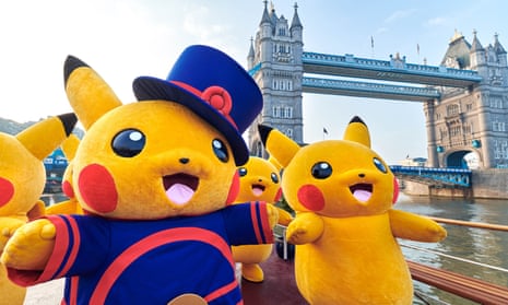 Welcome to London … Pikachus near Tower Bridge. 