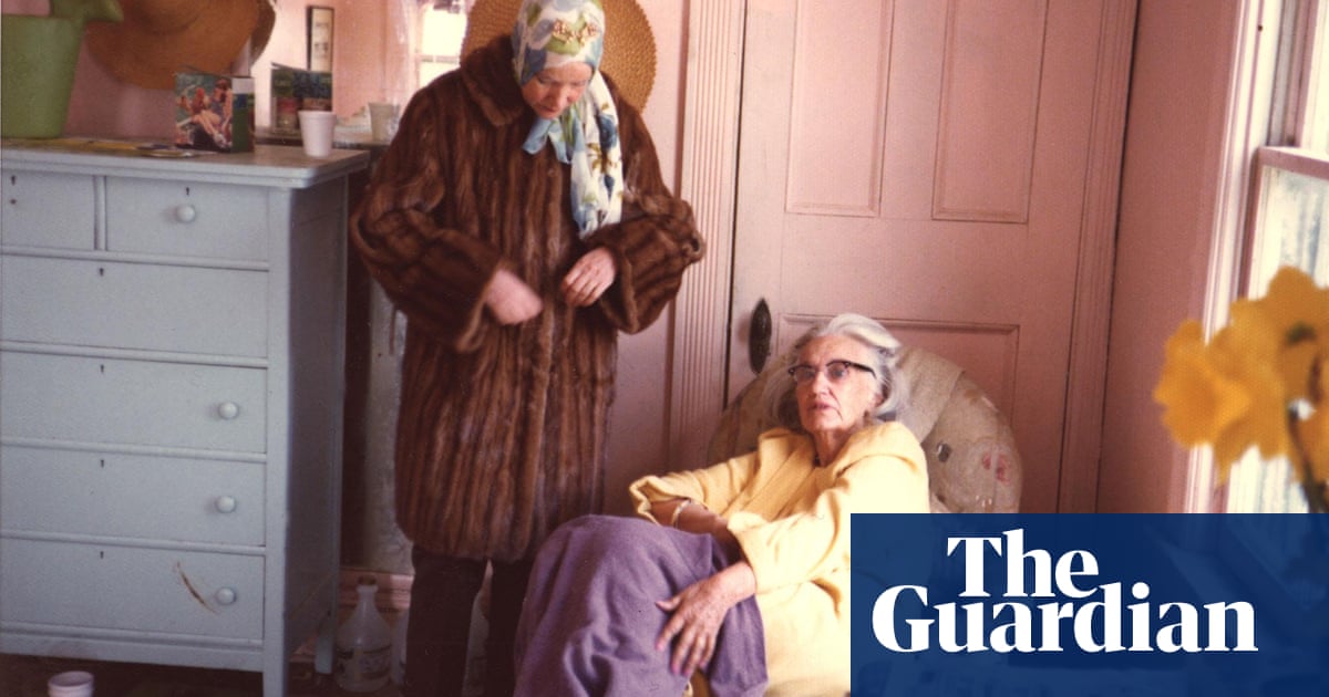 Love And Squalor How Grey Gardens Changed The Documentary Genre