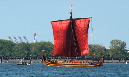 The Viking ship ‘Draken Harald Haarfagre’ sails into New York harbour on Septembre 17, 2016.