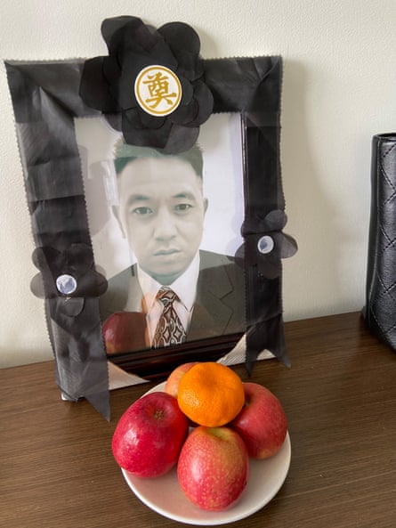 Remembrance photo and offering of Xiaojun Chen.