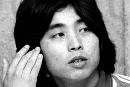 Ryu Murakami at a press conference for the Akutagawa prize on 5 July 1976 in Tokyo