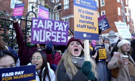 Nurses on strike at a picket line outside the Royal Marsden hospital in London last Thursday.