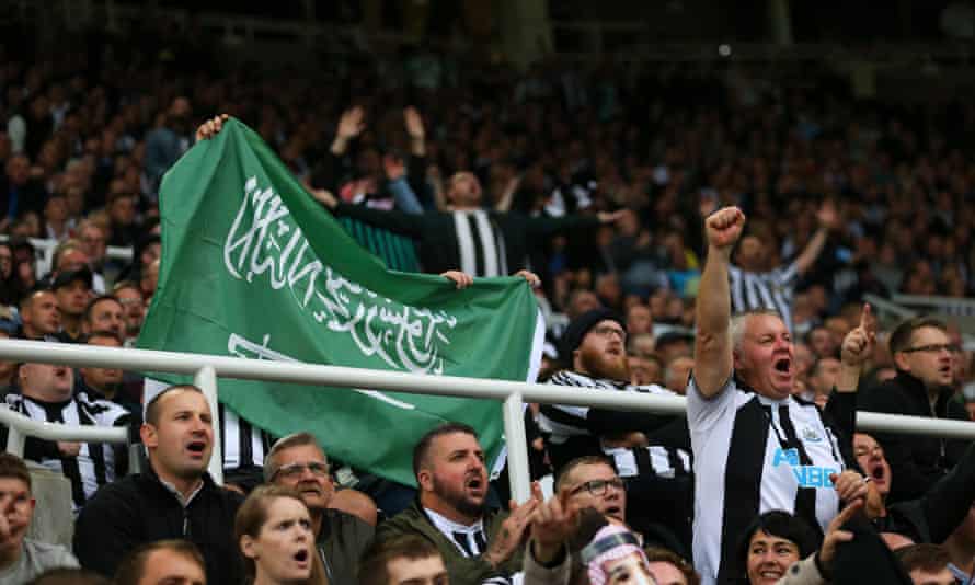Howe maintains tunnel vision amid Newcastle human rights questions | Newcastle United 2 A Saudi flag at St James’ Park last October.