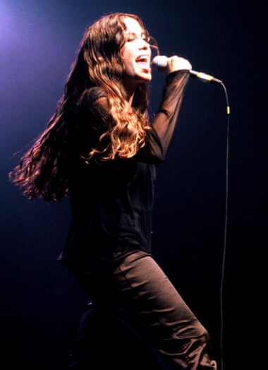 Morissette performing in San Francisco in 1995