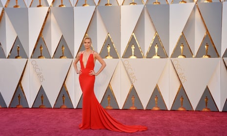Oscar dresses reviewed by a man who knows nothing about fashion | Oscars 2016 | The Guardian Oscar dresses reviewed by a man who knows nothing about fashion | Oscars 2016 | The Guardian