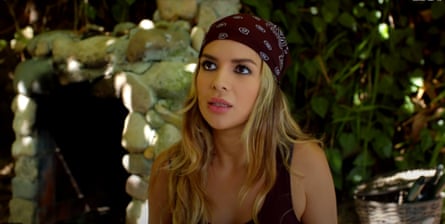 Ekin-Su wearing a bandana in the Turkish soap opera Kuzey Yıldızı İlk Aşk (North Star First Love)