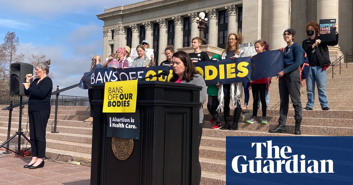 Oklahoma lawmakers pass bill to make performing an abortion illegal