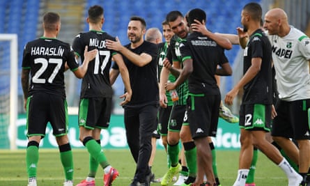 Roberto De Zerbi celebrates Sassuolo’s win against Lazio in July 2020