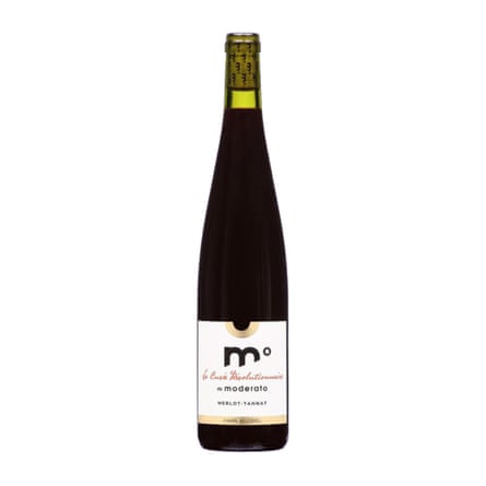 Bottle of Moderato Cuvée Révolutionnaire Merlot-Tannat Alcohol Free Red Wine.