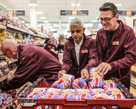 Pat McFadden, Sadiq Khan and Andy Burnham in the bread aisle of a Sainsbury's store.