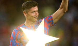 FC Barcelona v Pumas UNAM - Joan Gamper Trophy<br>BARCELONA, SPAIN - AUGUST 07: Robert Lewandowski of FC Barcelona celebrates with the MVP trophy following the Joan Gamper Trophy match between FC Barcelona and Pumas UNAM at Spotify Camp Nou on August 07, 2022 in Barcelona, Spain. (Photo by Alex Caparros/Getty Images)